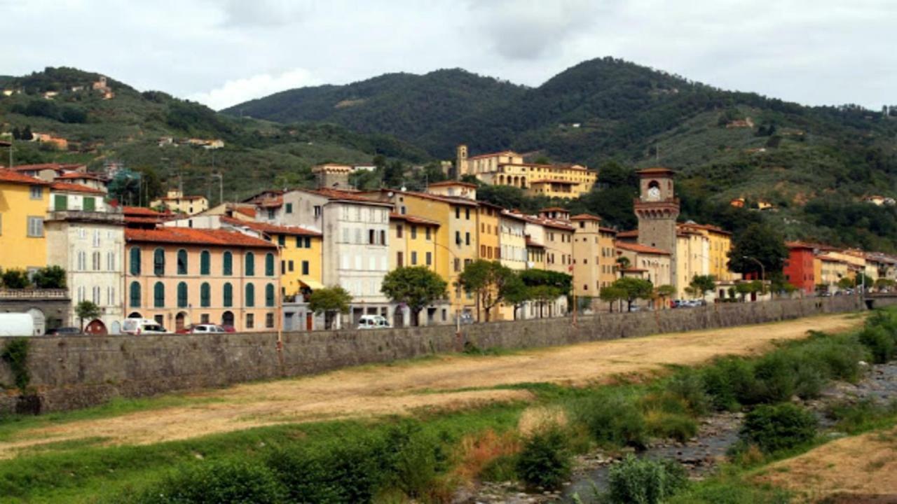 Casa Vacanza Ilia Pescia Luaran gambar